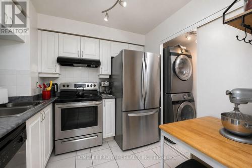 3239 - 68 Corporate Drive, Toronto, ON - Indoor Photo Showing Kitchen