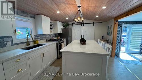 420 - 225 Platten Boulevard, Scugog, ON - Indoor Photo Showing Kitchen With Double Sink