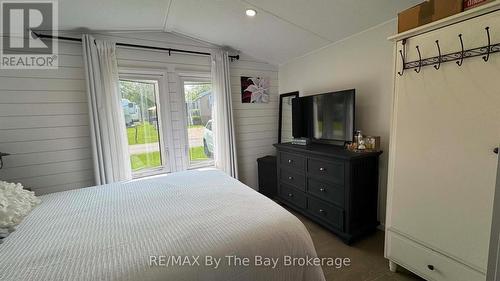 420 - 225 Platten Boulevard, Scugog, ON - Indoor Photo Showing Bedroom