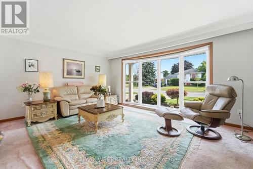 491 Shannon Crescent, Burlington, ON - Indoor Photo Showing Living Room