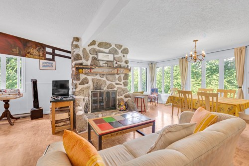 Vue d'ensemble - 1018 Ch. Des Nations, Sainte-Anne-Des-Lacs, QC - Indoor Photo Showing Living Room With Fireplace