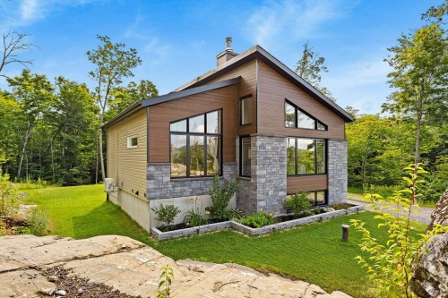 22 Rue du Montagnard  Saint-Hippolyte, QC J8A 0M2