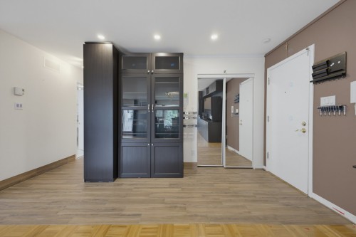 Hall d'entrée/Vestibule - 202-1870 Rue Senkus, Montréal (Lasalle), QC - Indoor Photo Showing Other Room