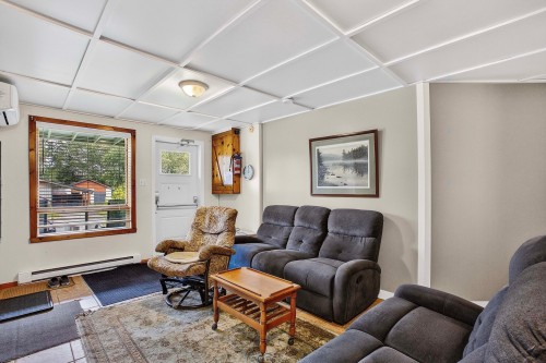 Salle familiale - 14 Rue Boivin, Labelle, QC - Indoor Photo Showing Living Room