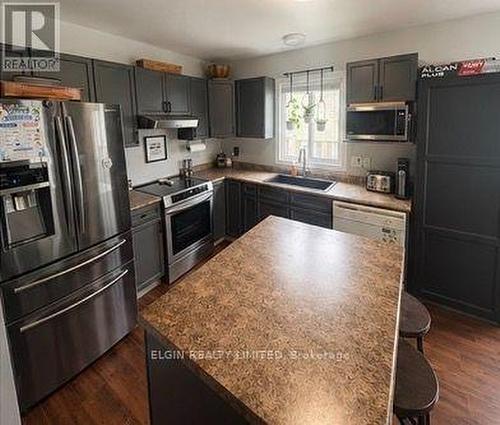 42022 Mcbain Line, Central Elgin, ON - Indoor Photo Showing Kitchen