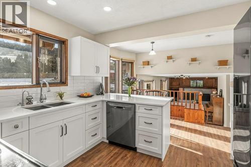 11410 Tassie Drive, Coldstream, BC - Indoor Photo Showing Kitchen With Double Sink