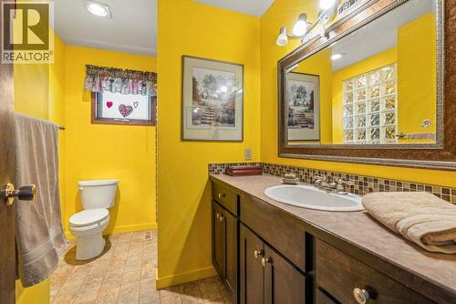 11410 Tassie Drive, Coldstream, BC - Indoor Photo Showing Bathroom