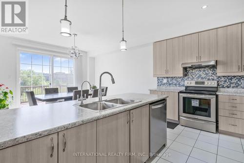 2537 Snow Knight Drive, Oshawa, ON - Indoor Photo Showing Kitchen With Double Sink With Upgraded Kitchen