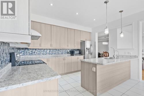 2537 Snow Knight Drive, Oshawa, ON - Indoor Photo Showing Kitchen With Upgraded Kitchen