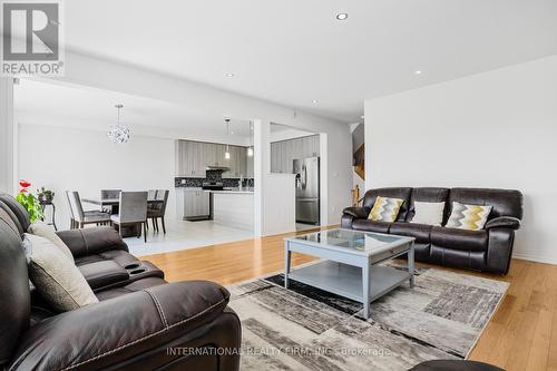 2537 Snow Knight Drive, Oshawa, ON - Indoor Photo Showing Living Room