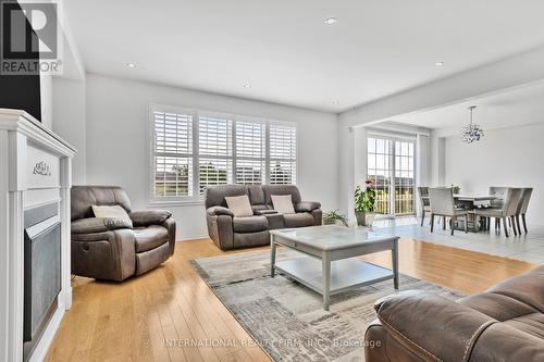 2537 Snow Knight Drive, Oshawa, ON - Indoor Photo Showing Living Room