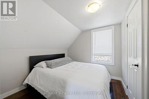 51 Delena Avenue, Hamilton, ON - Indoor Photo Showing Bedroom
