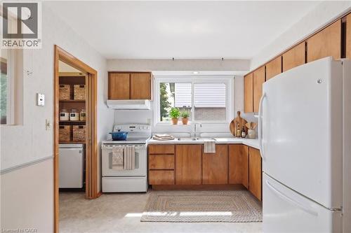 6 Caprice Court, Hamilton, ON - Indoor Photo Showing Kitchen