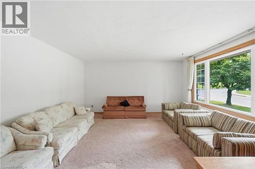 6 Caprice Court, Hamilton, ON - Indoor Photo Showing Living Room