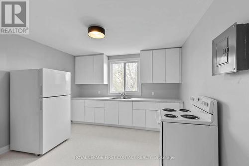 Eat-in Kitchen - 134 Napier Street, Barrie, ON - Indoor Photo Showing Kitchen