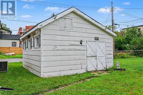 Shop measures 17'7\"x17'8\", built/permitted in 1989 - 5 Queen Street, Smiths Falls, ON - Outdoor