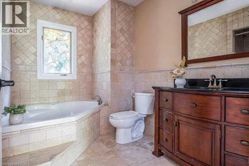 1 Kusins Court, Dundas, ON - Indoor Photo Showing Bathroom