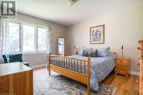 1 Kusins Court, Dundas, ON - Indoor Photo Showing Bedroom