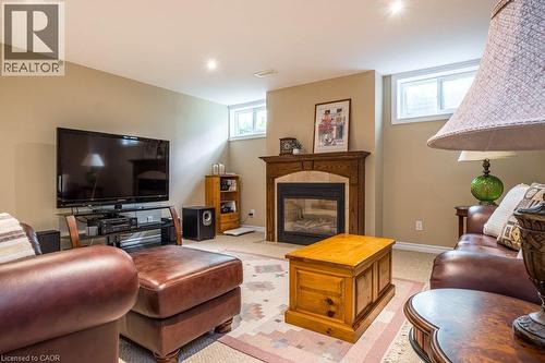 1 Kusins Court, Dundas, ON - Indoor Photo Showing Living Room With Fireplace