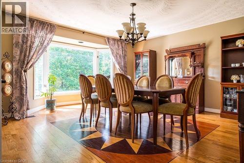 1 Kusins Court, Dundas, ON - Indoor Photo Showing Dining Room