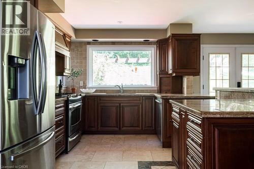 1 Kusins Court, Dundas, ON - Indoor Photo Showing Kitchen