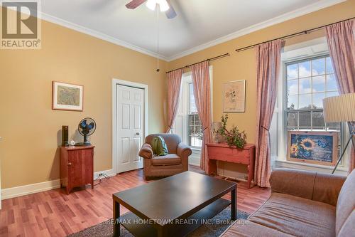 64 King Street E, Brockville, ON - Indoor Photo Showing Living Room