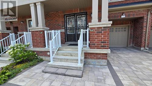112 Ness Drive, Richmond Hill, ON - Outdoor