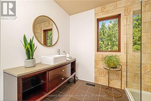 5126 Ninth Line, Erin, ON - Indoor Photo Showing Bathroom