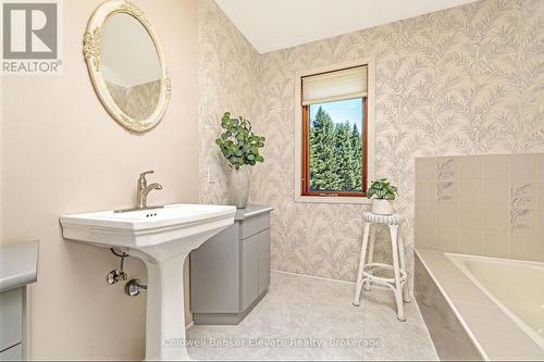 5126 Ninth Line, Erin, ON - Indoor Photo Showing Bathroom