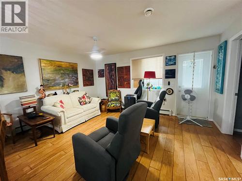 102 825 Gladstone Street E, Swift Current, SK - Indoor