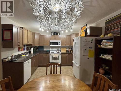 102 825 Gladstone Street E, Swift Current, SK - Indoor