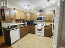 102 825 Gladstone Street E, Swift Current, SK  - Indoor Photo Showing Kitchen With Double Sink 