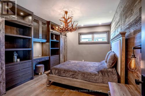 MAIN LEVEL 2ND BEDROOM BUILT IN CLOSETS - 116 Arnot Crescent, Blue Mountains, ON - Indoor Photo Showing Bedroom