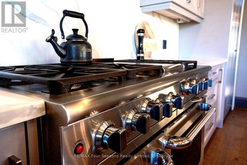 CAPITAL 6 BURNER GAS STOVE - 116 Arnot Crescent, Blue Mountains, ON - Indoor