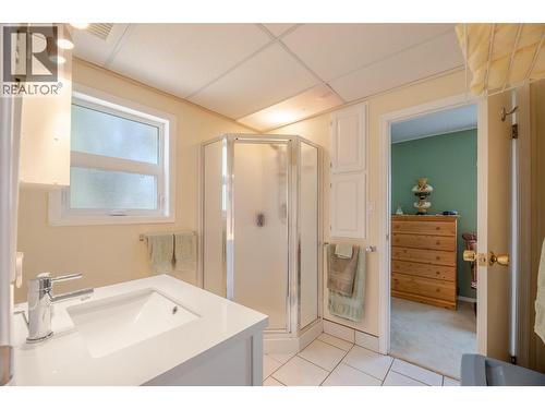 129 Sumac Ridge Drive, Summerland, BC - Indoor Photo Showing Bathroom