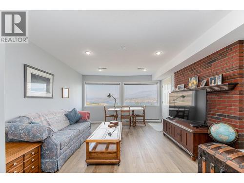 129 Sumac Ridge Drive, Summerland, BC - Indoor Photo Showing Living Room