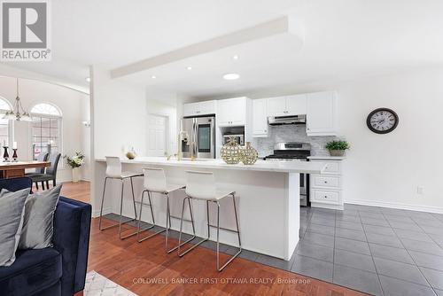 11 Rideau Crossing Crescent, North Grenville, ON - Indoor Photo Showing Kitchen With Upgraded Kitchen