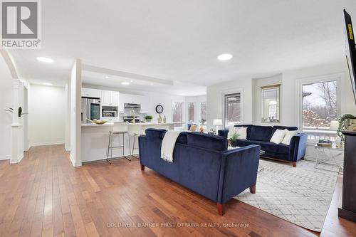 11 Rideau Crossing Crescent, North Grenville, ON - Indoor Photo Showing Living Room