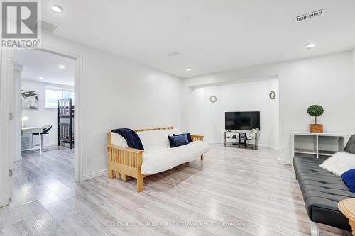 11 Rideau Crossing Crescent, North Grenville, ON - Indoor Photo Showing Living Room