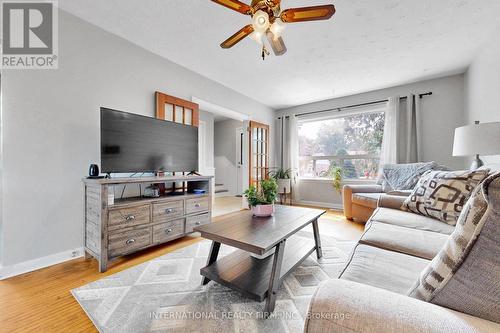 62 Porchester Drive, Toronto, ON - Indoor Photo Showing Living Room