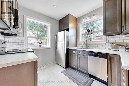 62 Porchester Drive, Toronto, ON - Indoor Photo Showing Kitchen