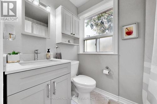 62 Porchester Drive, Toronto, ON - Indoor Photo Showing Bathroom