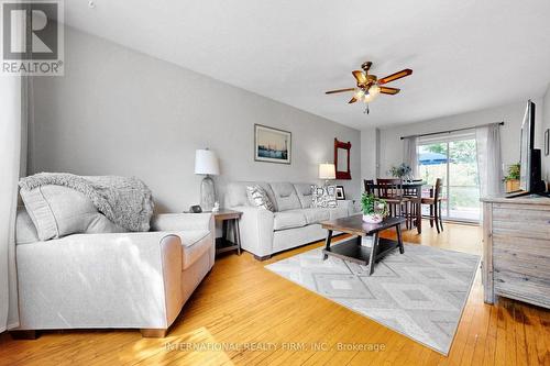 62 Porchester Drive, Toronto, ON - Indoor Photo Showing Living Room