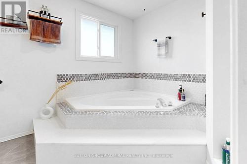 879 Peggoty Circle, Oshawa, ON - Indoor Photo Showing Bathroom