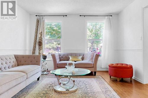 879 Peggoty Circle, Oshawa, ON - Indoor Photo Showing Living Room