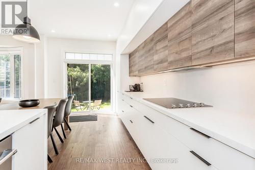 3437 Park Heights Way, Mississauga, ON - Indoor Photo Showing Kitchen