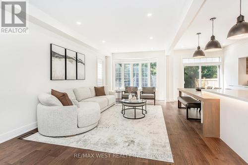 3437 Park Heights Way, Mississauga, ON - Indoor Photo Showing Living Room