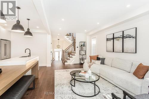 3437 Park Heights Way, Mississauga, ON - Indoor Photo Showing Living Room