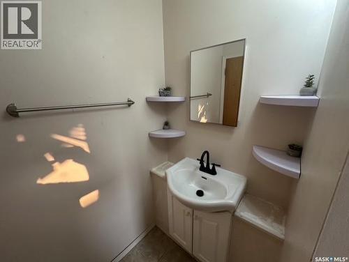 310 High Street W, Moose Jaw, SK - Indoor Photo Showing Bathroom