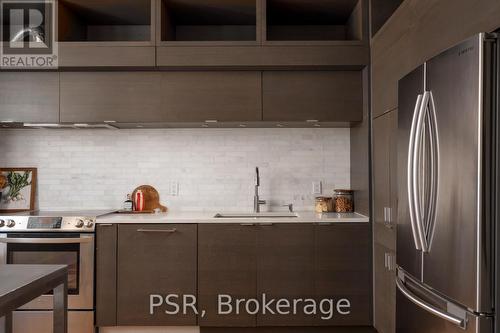 8 - 20 Brockton Avenue, Toronto, ON - Indoor Photo Showing Kitchen With Upgraded Kitchen